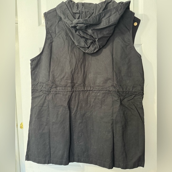 Zenana Outfitters Black Hooded Vest - READ FULL DESCRIPTION - Picture 2 of 9